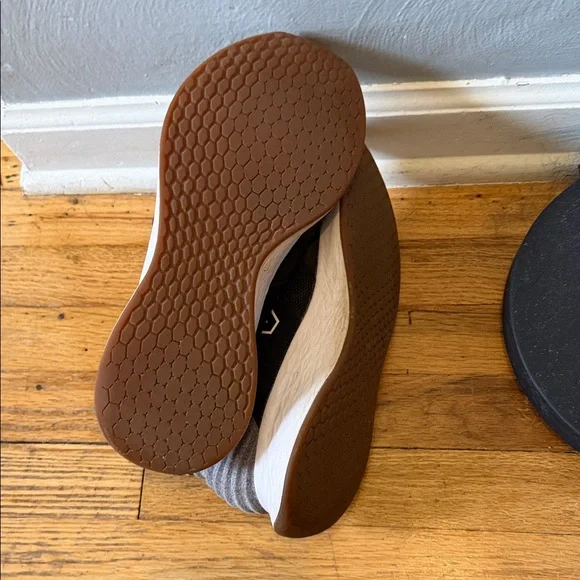 New Balance Women’s ROAV Black & Gray Fresh Foam Running Shoes - Picture 4 of 7